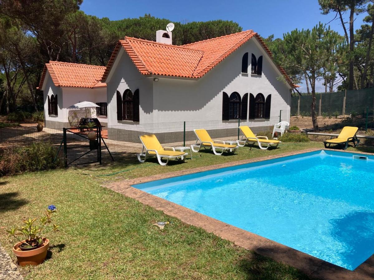 Moradia No Pinhal Com Piscina - Espaco E Privacidade Para As Suas Ferias! Sintra Bagian luar foto