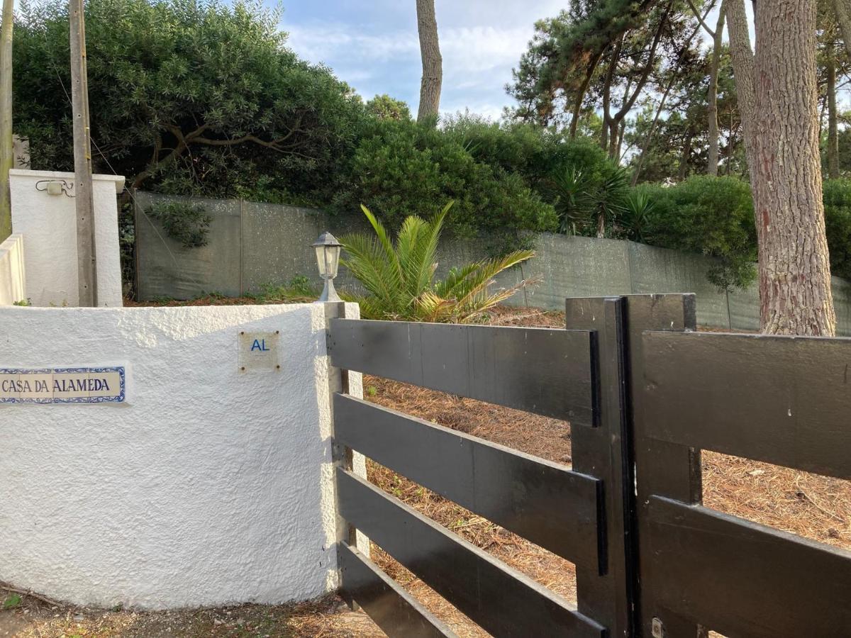 Moradia No Pinhal Com Piscina - Espaco E Privacidade Para As Suas Ferias! Sintra Bagian luar foto